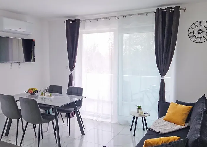 M&l 1 Apartment *